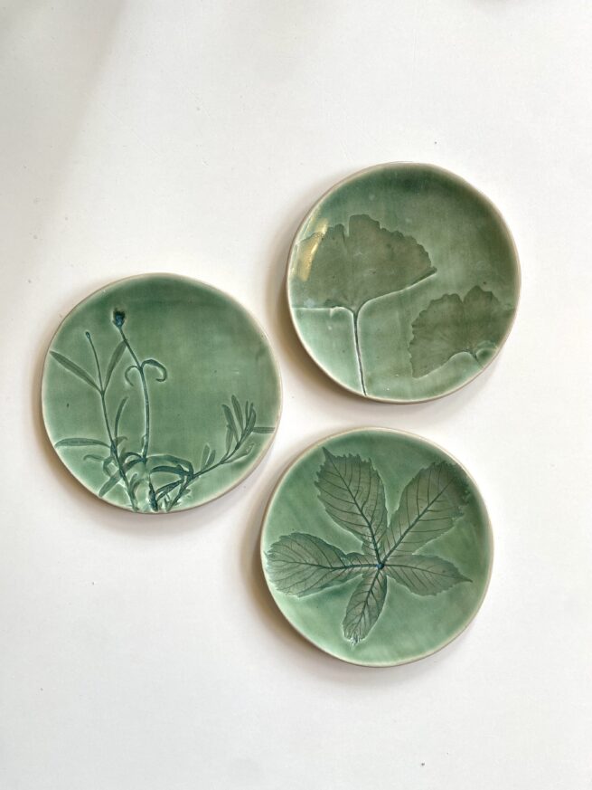drie groene petit fours bordjes
