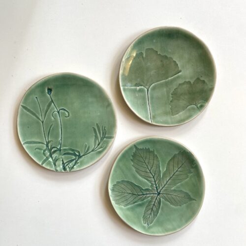 Kleine groene keramieken bordjes