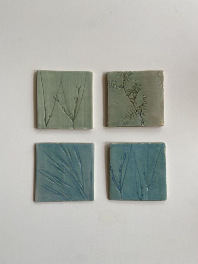 blauw en groene tegeltjes