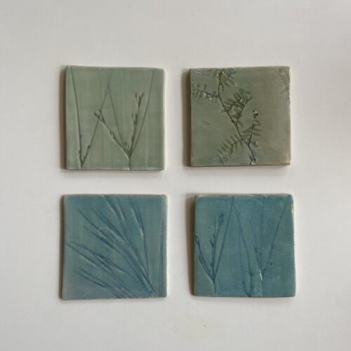 blauw en groene tegeltjes