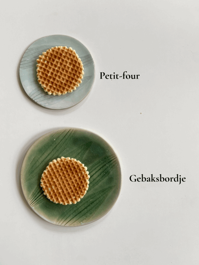 Petit four en gebaksbordje